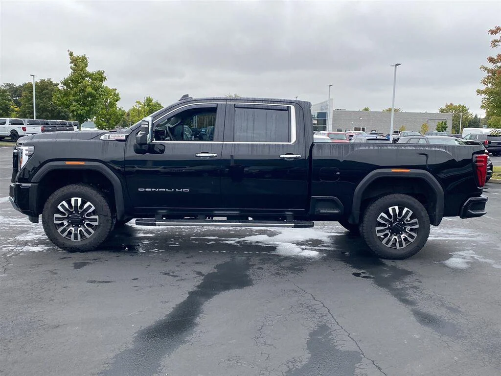 Used 2025 Onyx Black GMC Denali image 8