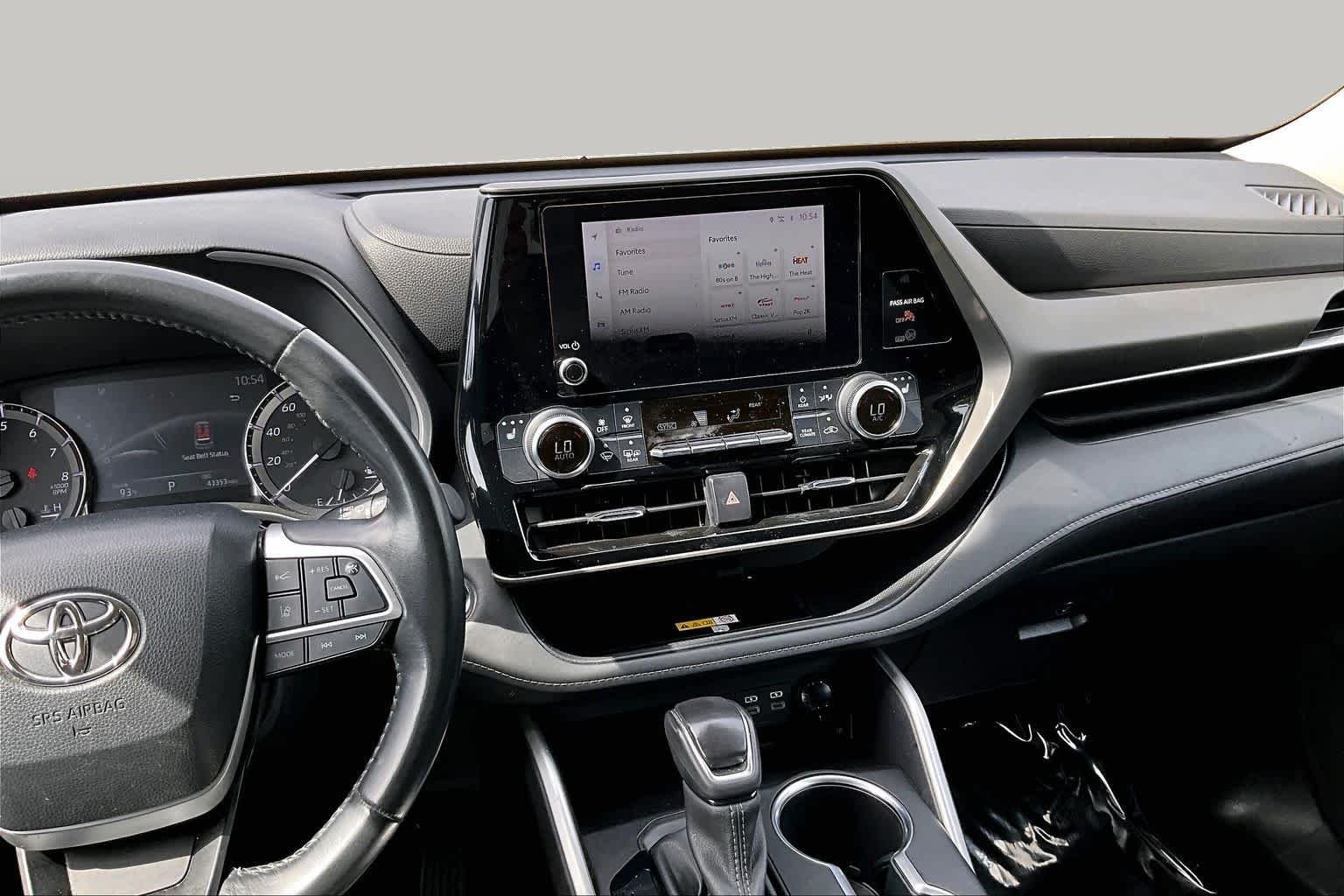 Used 2023 Wind Chill Pearl Toyota XLE image 7
