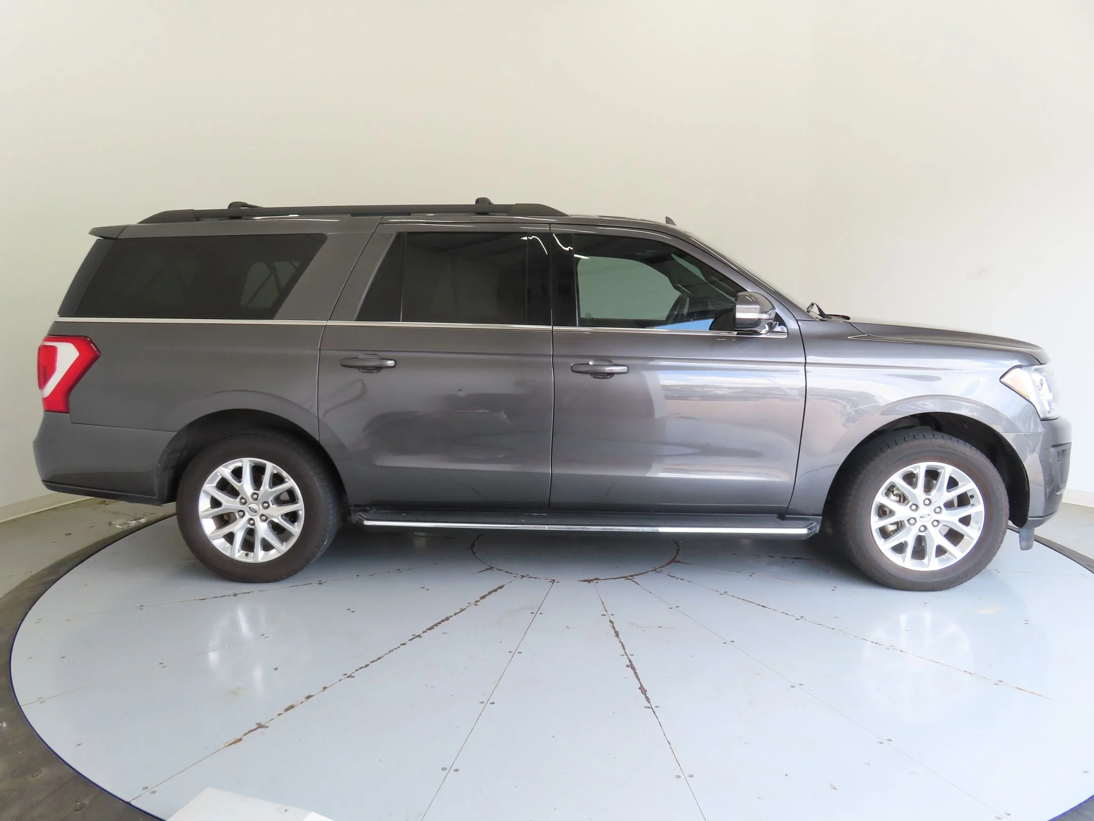 Used 2021 Gray Ford XLT image 2