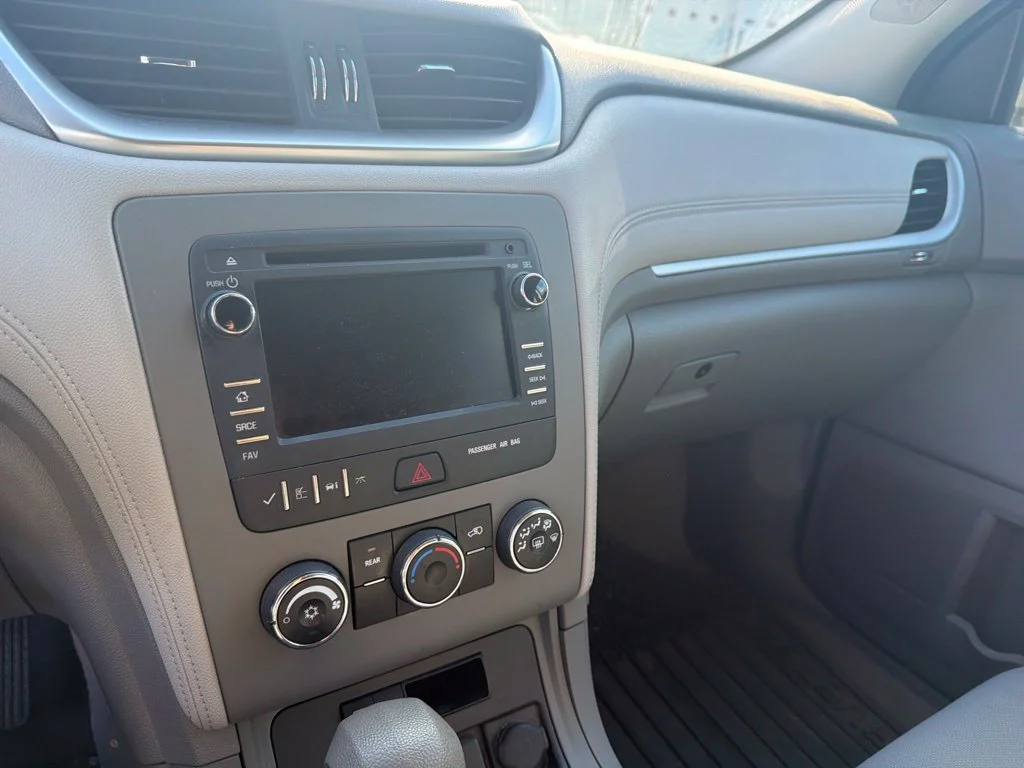 Used 2017 White Chevrolet LS image 9