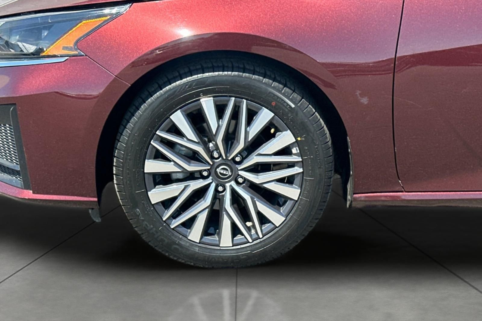 Used 2025 Red Nissan 2.5 SV image 30