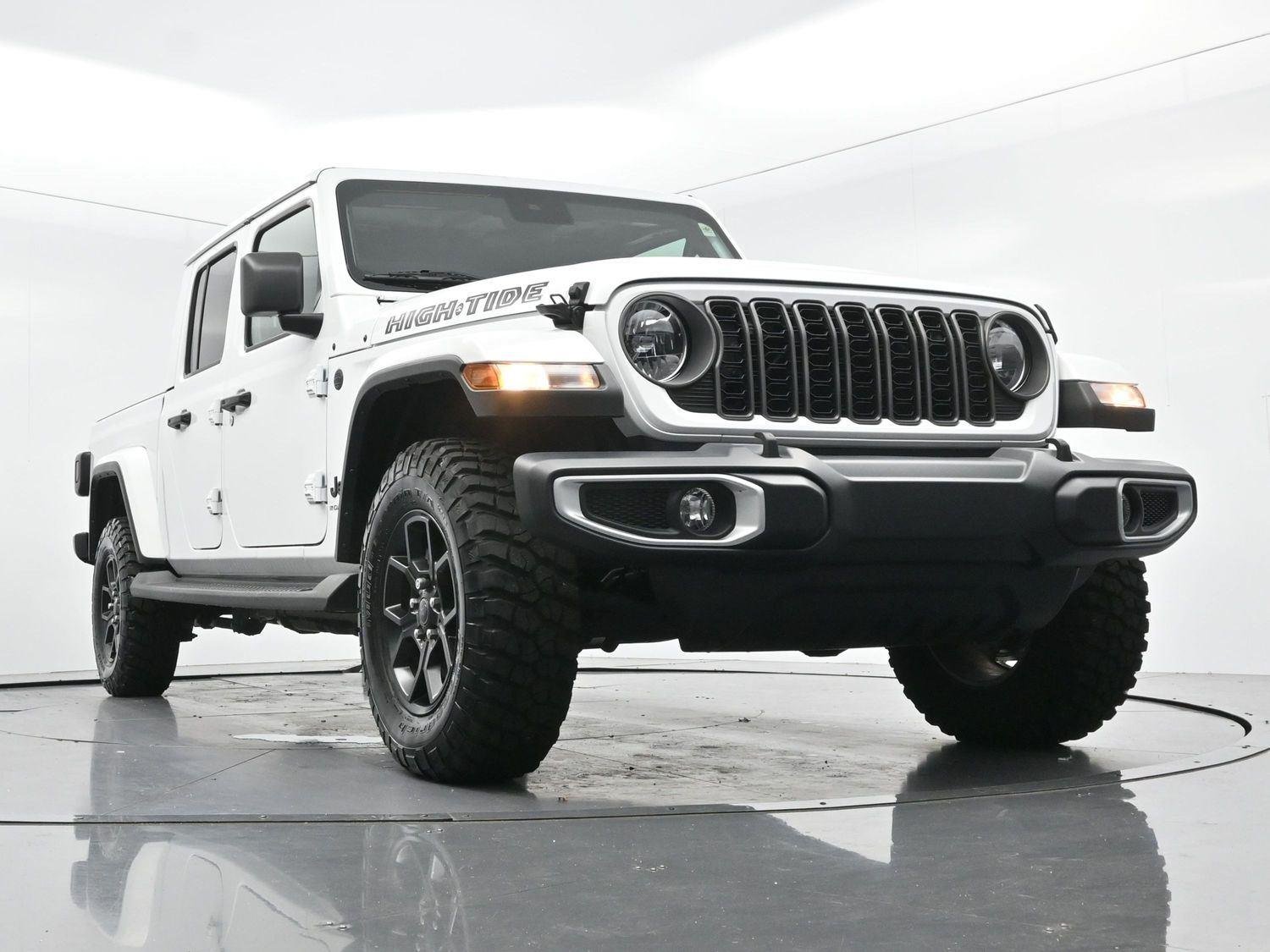 Used 2025 White Jeep High Tide image 39