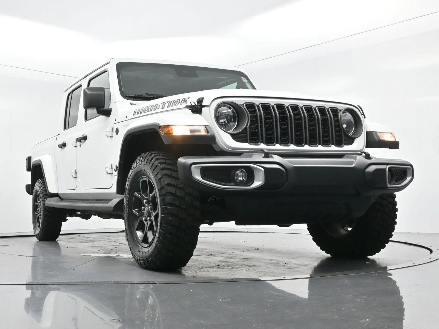 Used 2025 White Jeep High Tide image 39