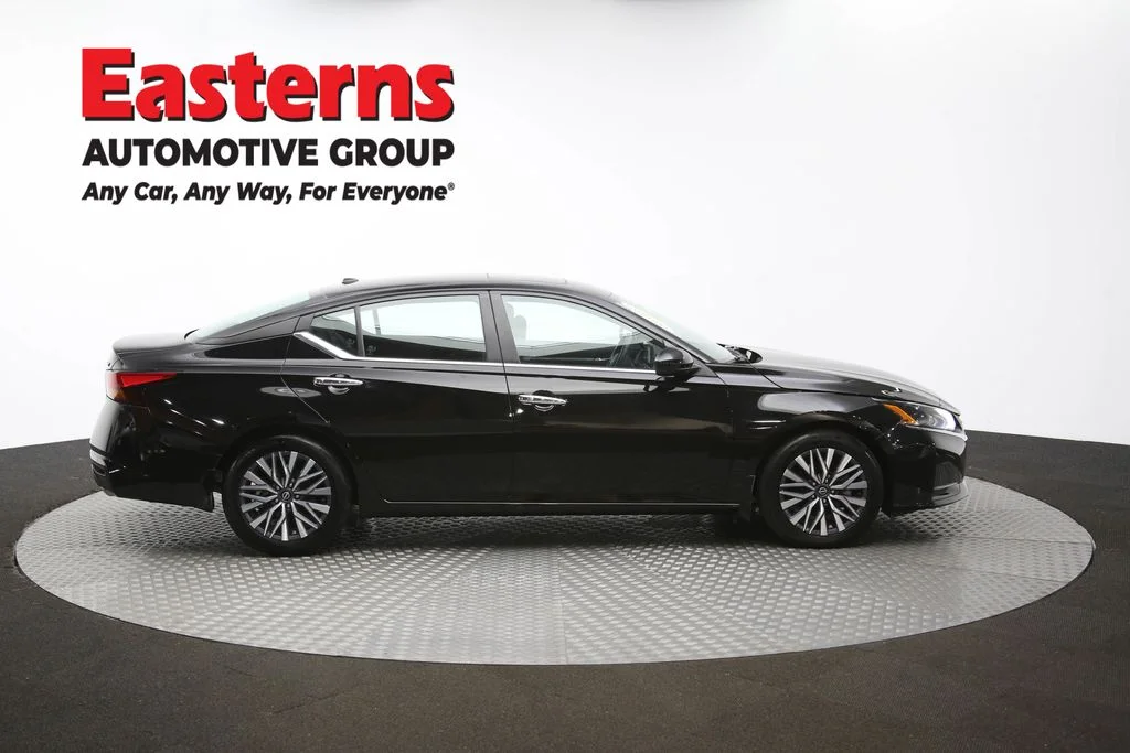 Used 2023 Black Nissan 2.5 SV image 43