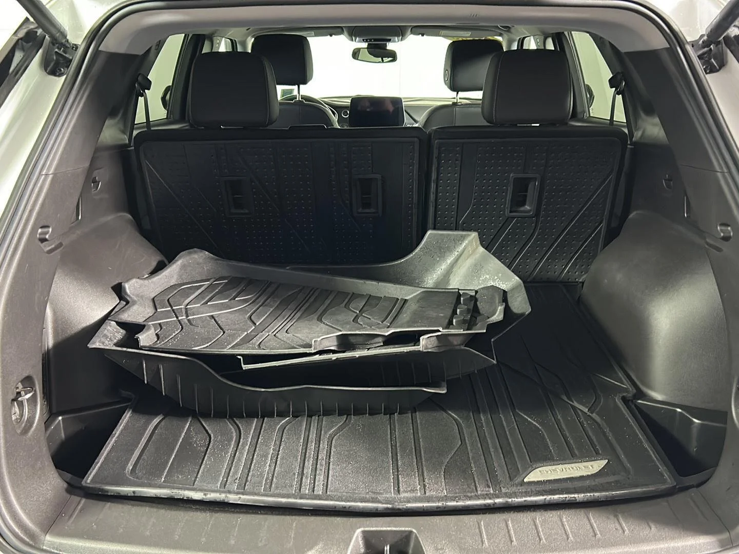 Used 2023 Summit White Chevrolet LT image 8