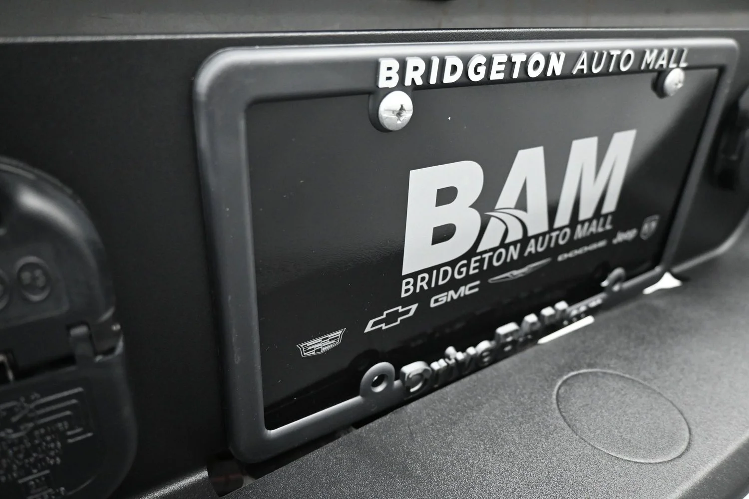 Used 2025 White GMC SLT image 27
