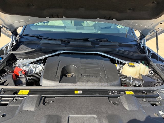 Used 2024 Silver Land Rover SE image 20