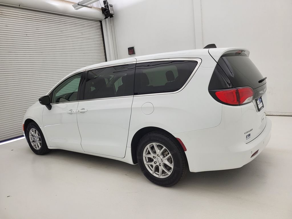 Used 2024 White Chrysler LX image 18