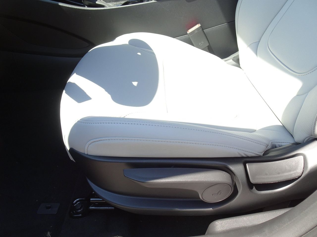 New 2027 Black Hyundai SE AWD image 9