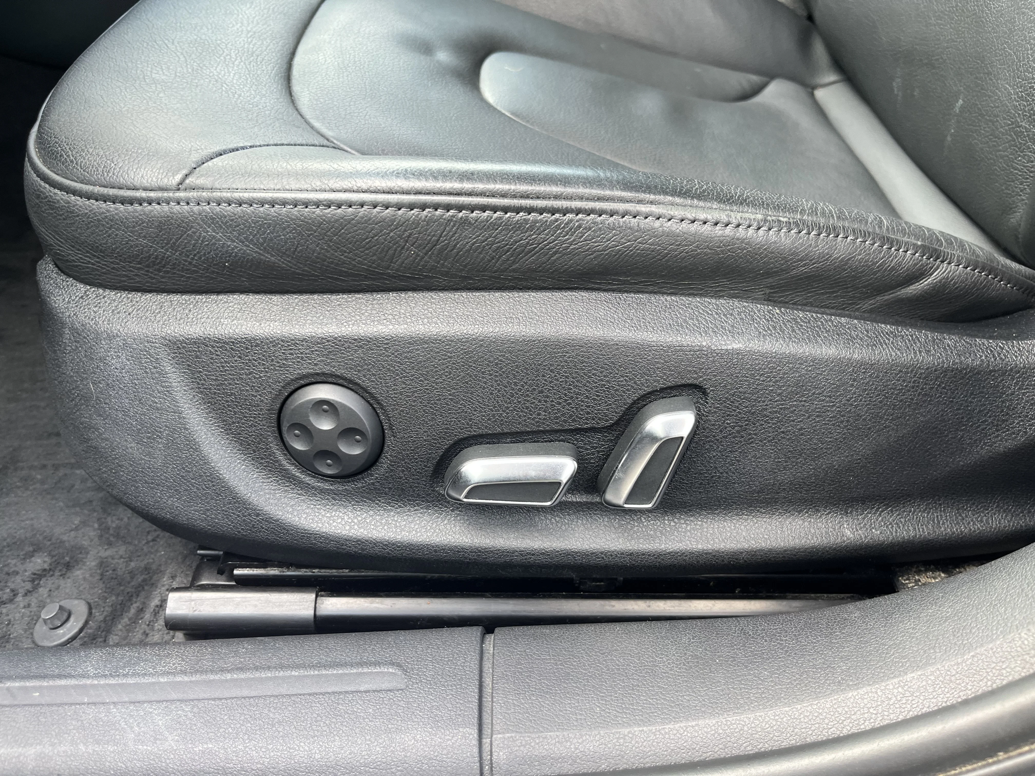 Used 2013 Moonlight Blue Pearl Audi Premium Plus image 20