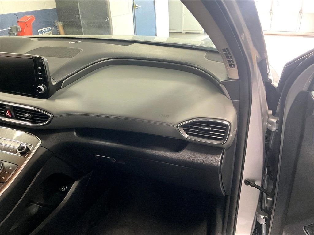 Used 2023 Silver Hyundai SE image 13