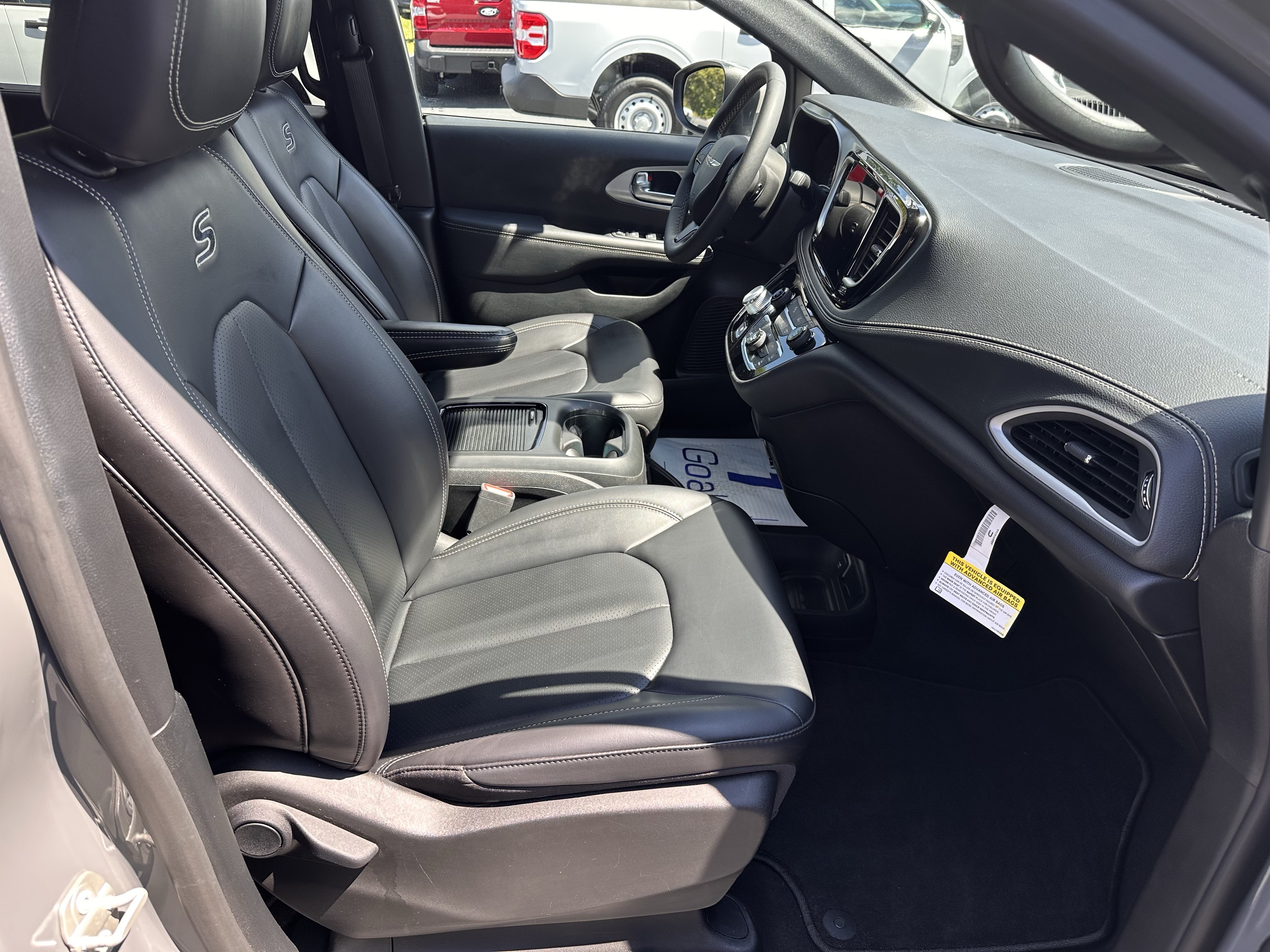 Certified Used 2023 Ceramic Gray Clearcoat Chrysler Touring L image 13