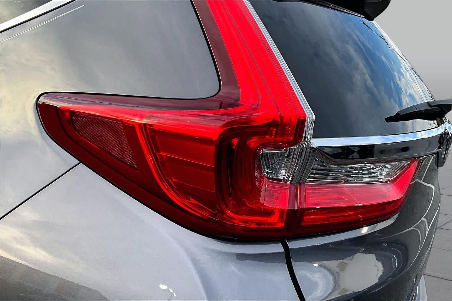 Used 2017 Modern Steel Metallic Honda Touring image 29
