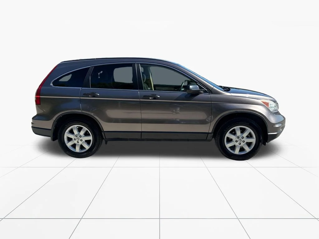 Used 2011 Polished Metal Metallic Honda SE image 9