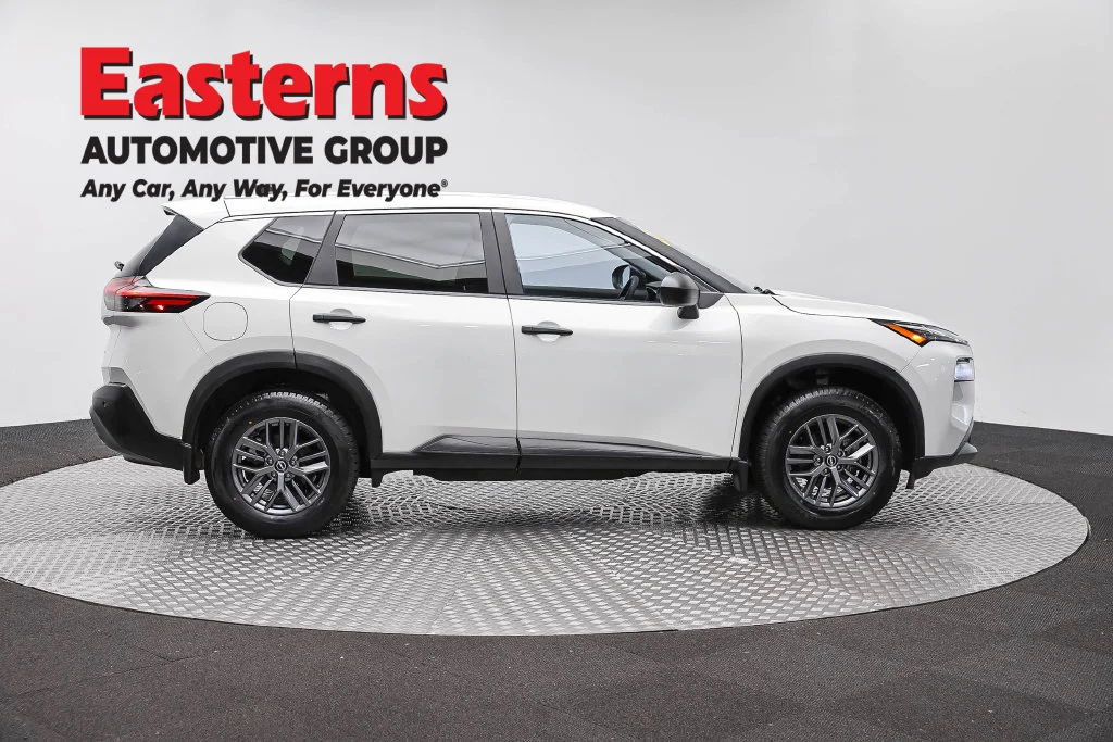 Used 2023 White Nissan S image 4