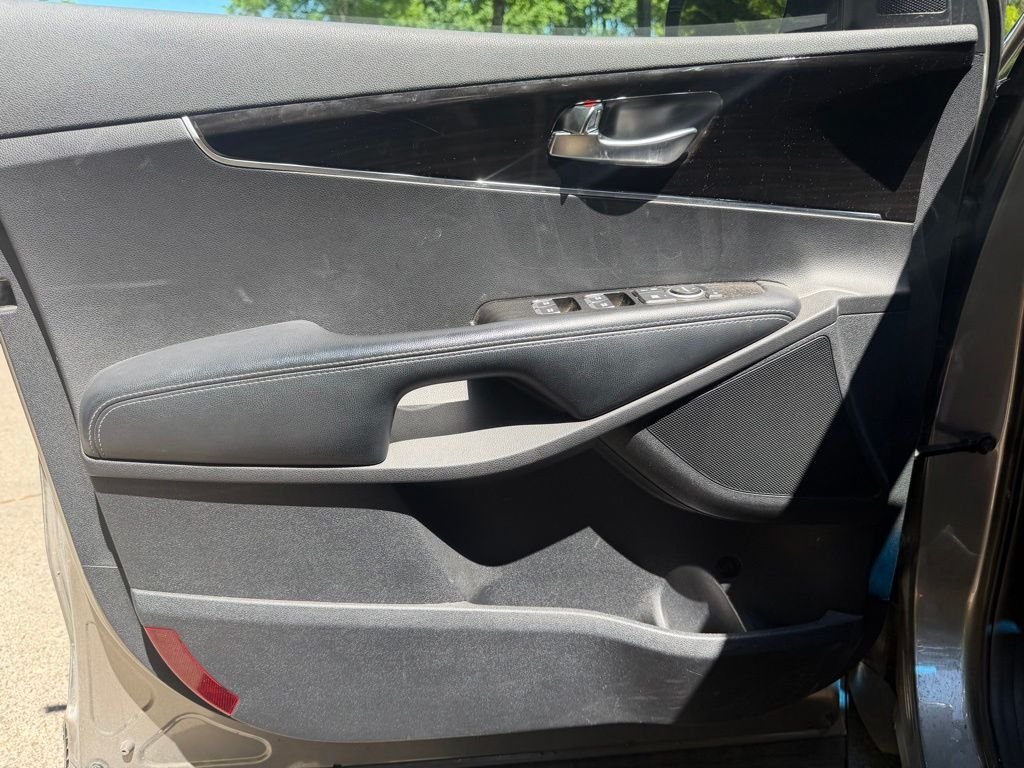 Used 2019 Titanium Silver Kia LX image 10