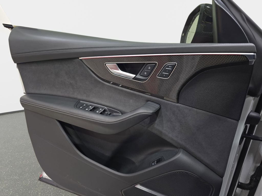 Used 2023  Audi 4.0T Prestige image 28