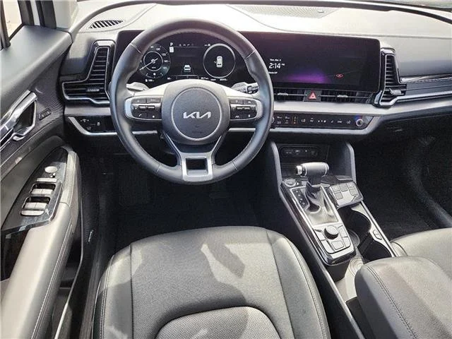 Used 2023 White KIA SX Front-Wheel Drive image 13