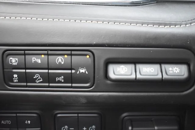 Used 2023 White GMC Denali Ultimate image 31