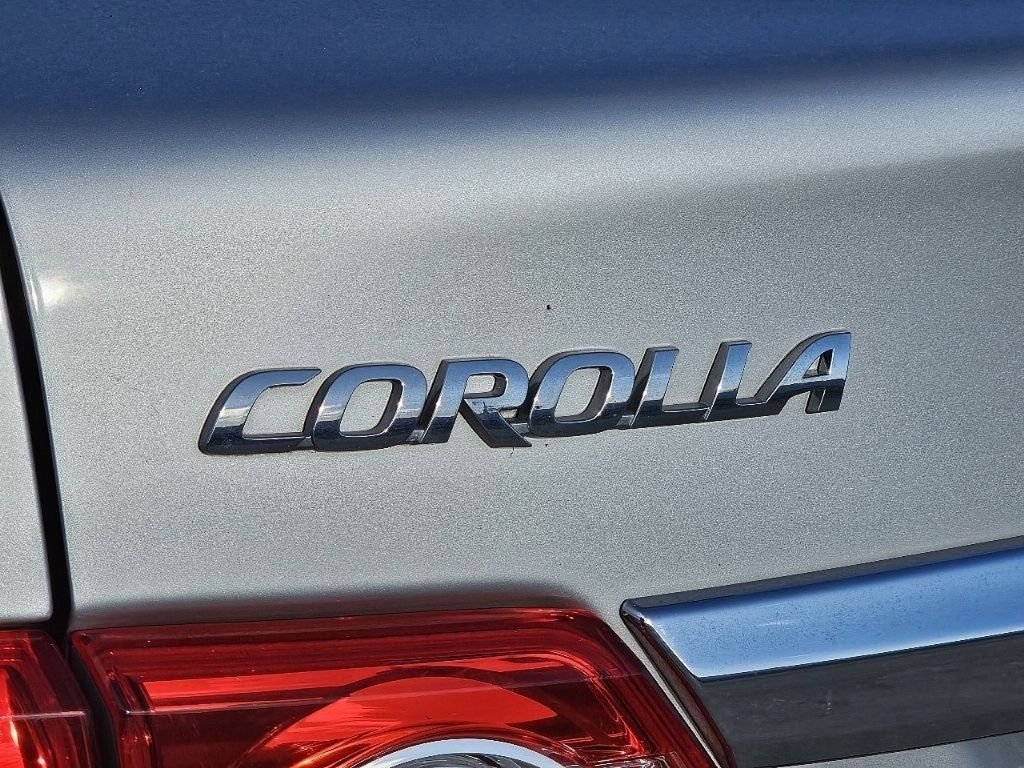 Used 2011 Classic Silver Metallic Toyota LE image 17