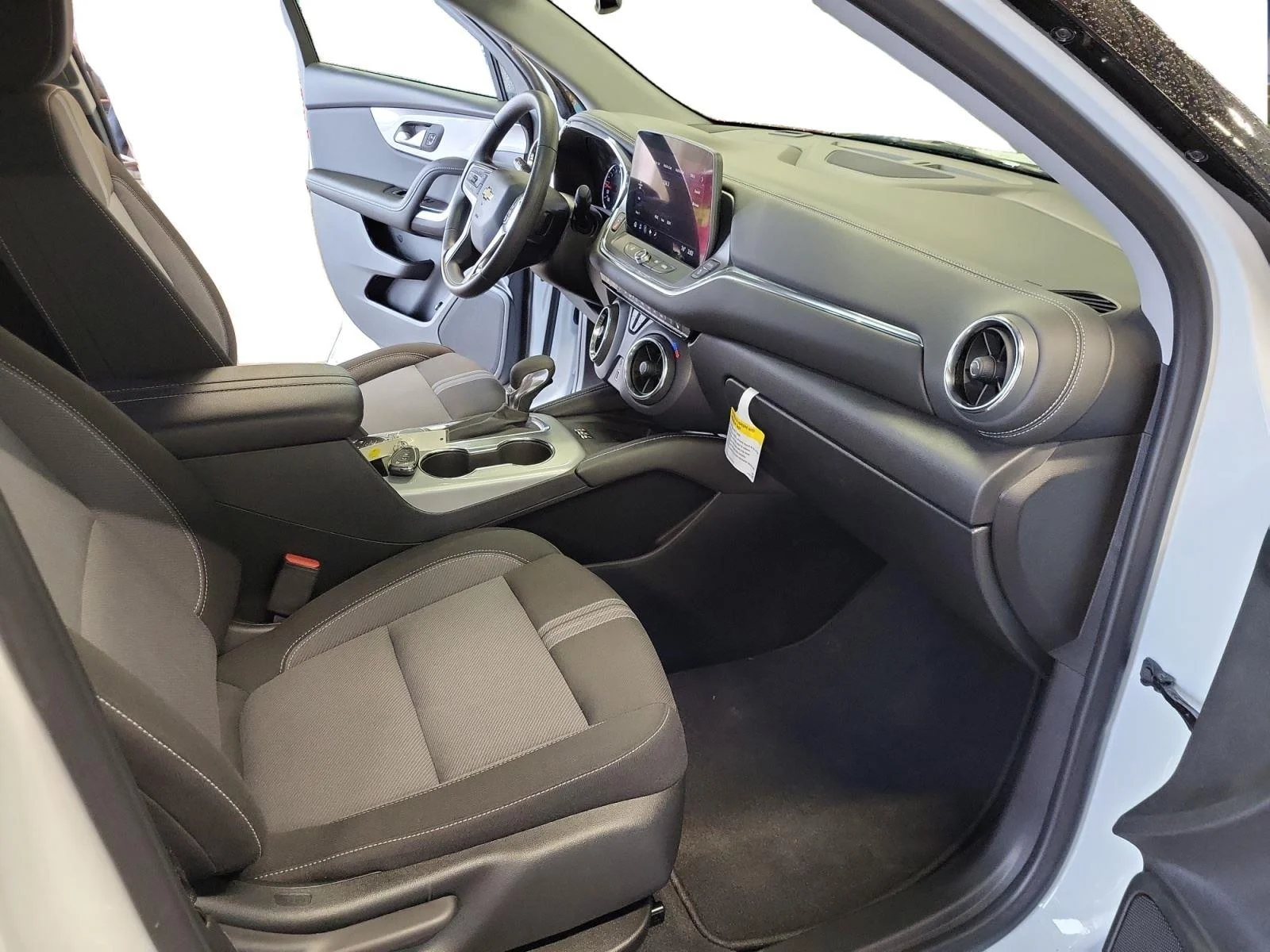Used 2024 Summit White Chevrolet LT image 22