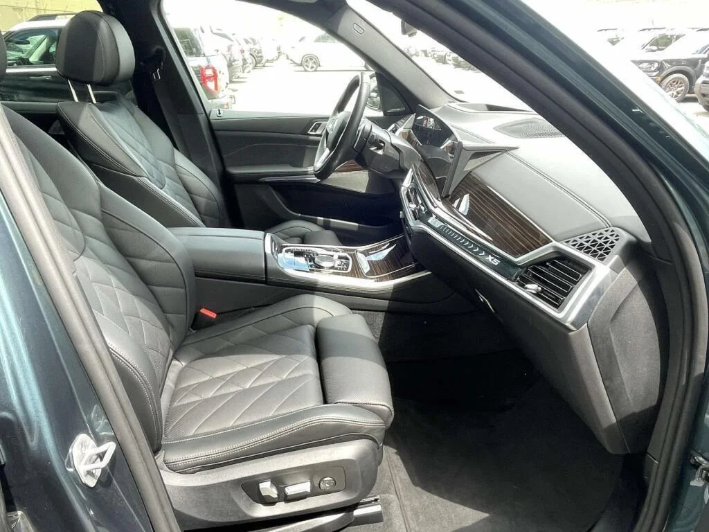 Used 2026 BLU/Blue BMW xDrive40i image 22