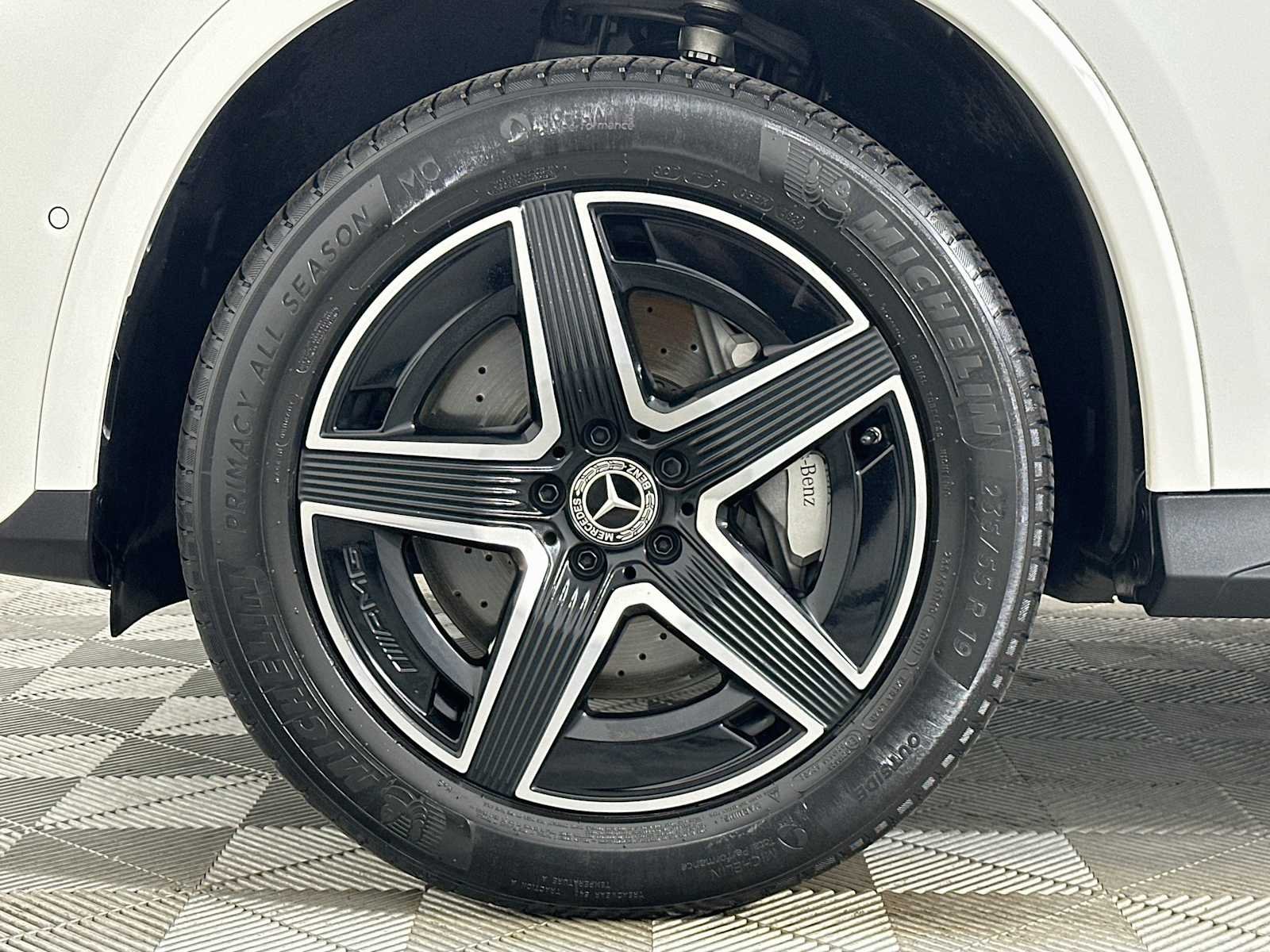 Used 2025 Polar White Mercedes-Benz GLC 300 image 29