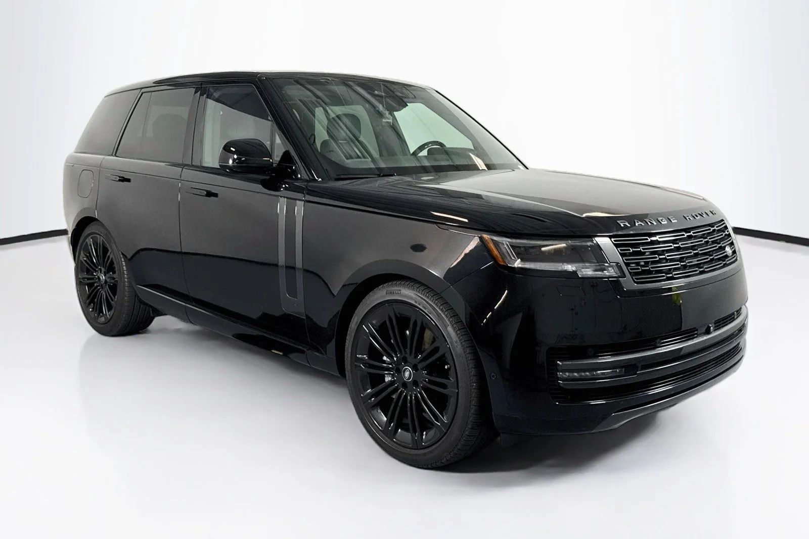 Used 2025 Santorini Black Metallic Land Rover SE image 3