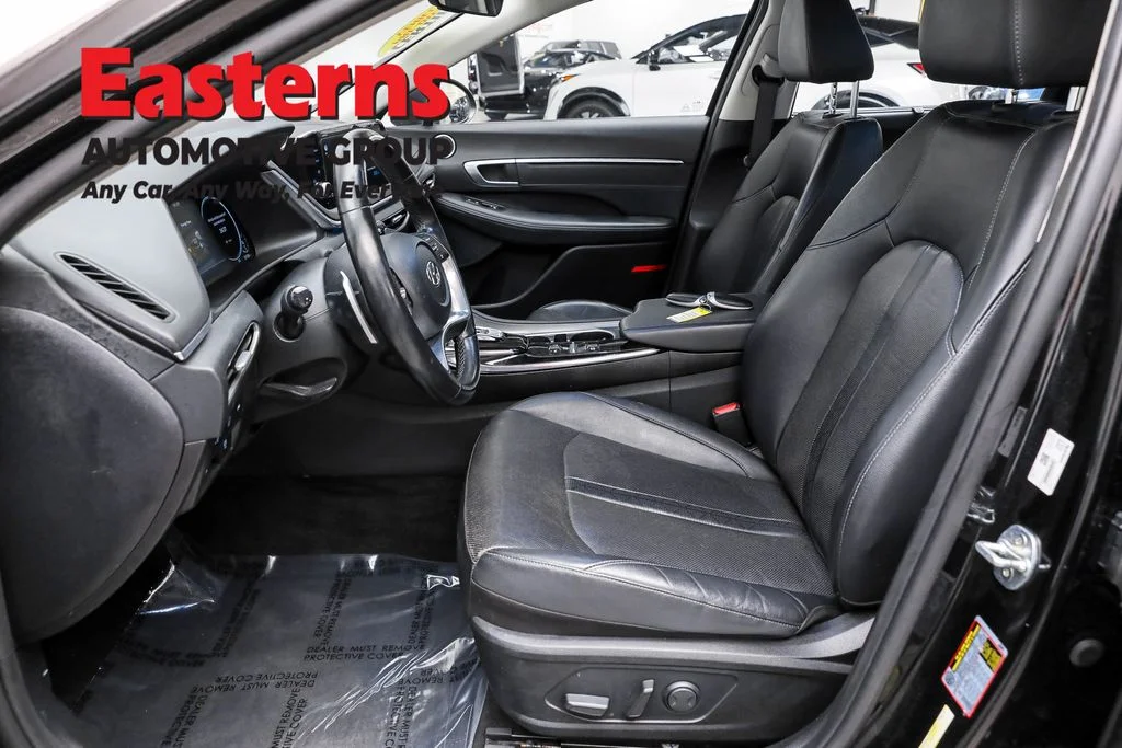 Used 2020 Black Hyundai Limited image 14
