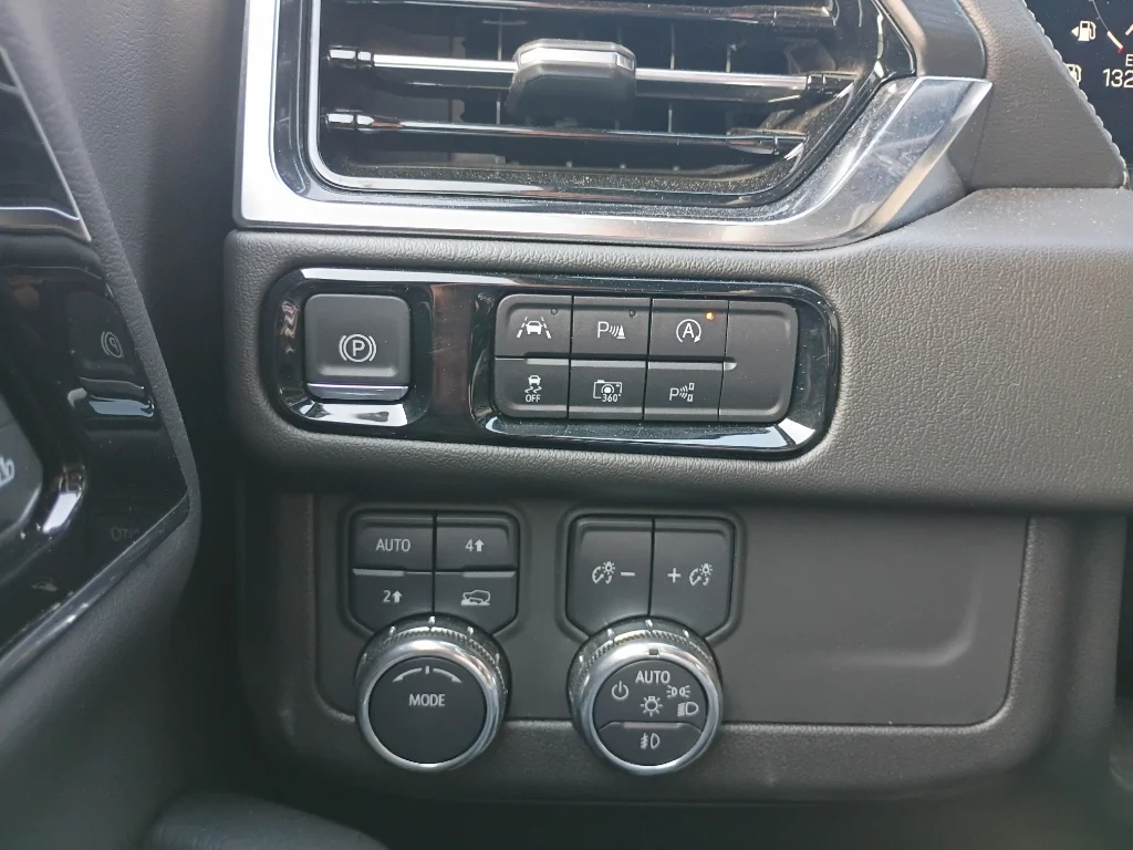 Used 2025 White GMC Denali image 20