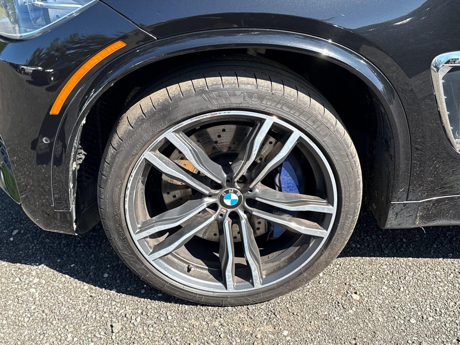 Used 2018 Black Sapphire Metallic BMW  image 9