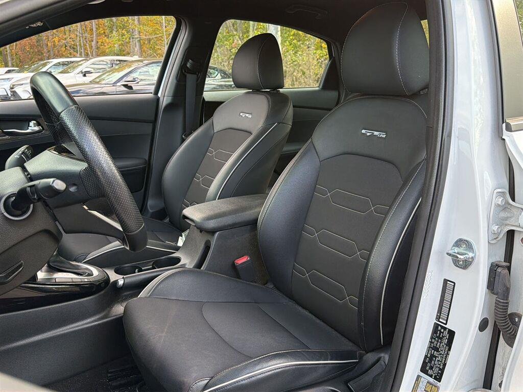 Used 2023 Snow White Pearl Kia GT-Line image 3