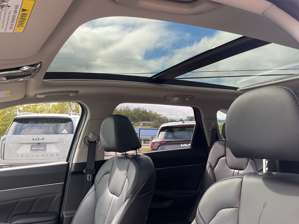 Used 2023 Gravity Grey Kia SX image 29