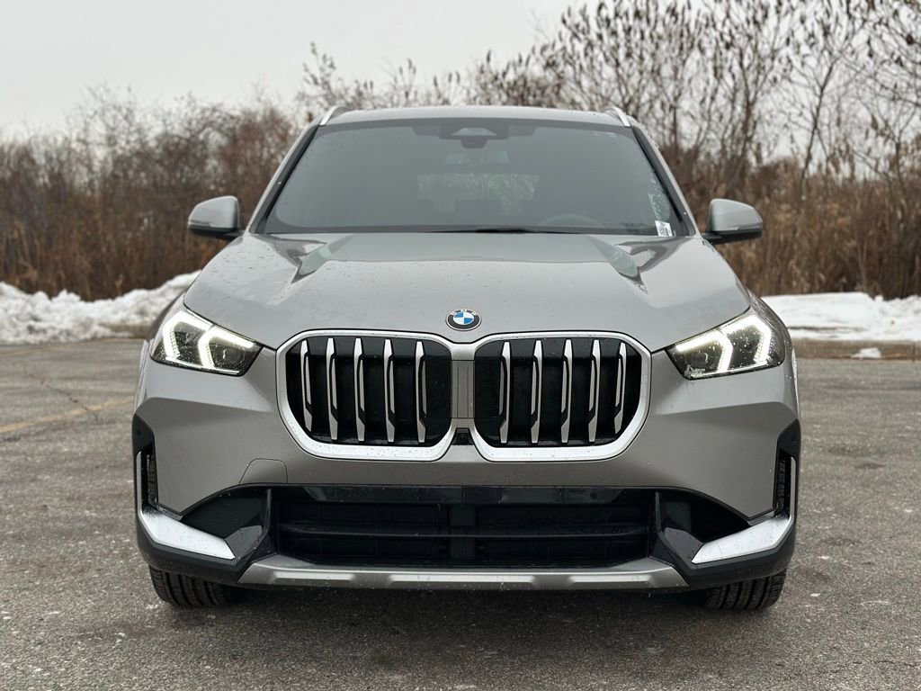 New 2026 Space Silver Metallic BMW xDrive28i image 2
