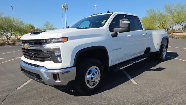 Used 2024 White Chevrolet LT image 4