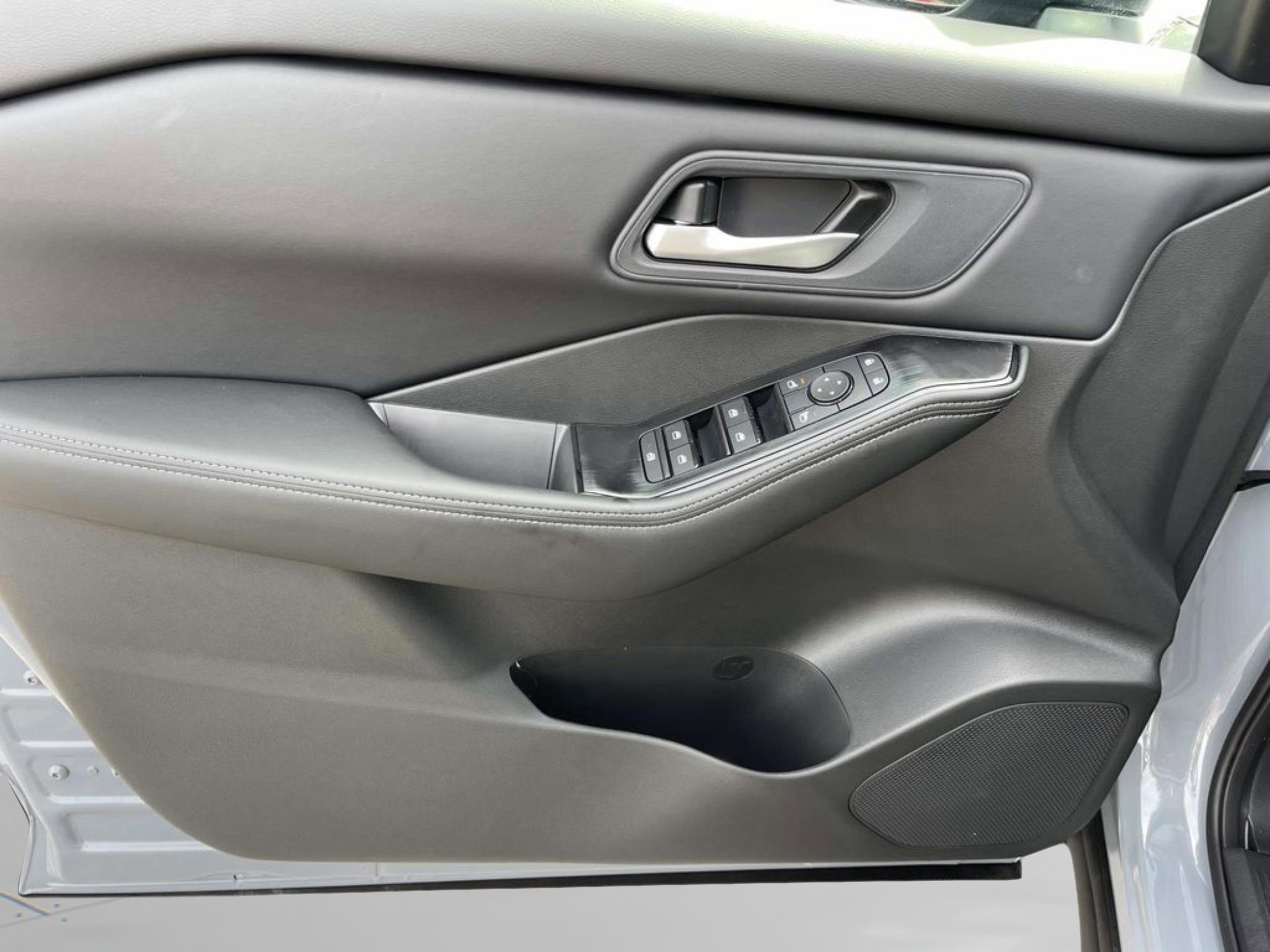 New 2026 Boulder Gray Pearl Nissan SV image 13