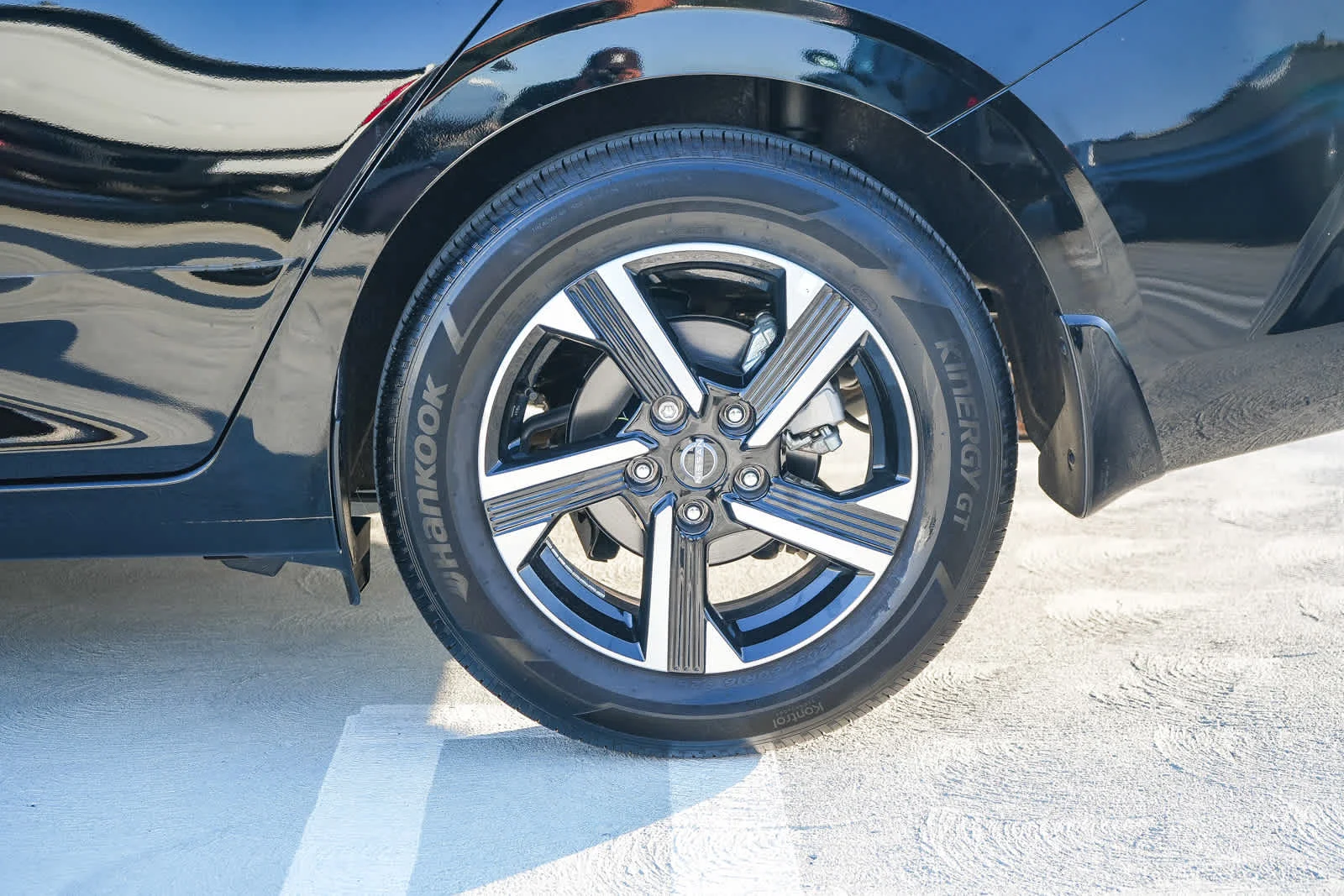 Used 2025 Super Black Nissan SV image 10