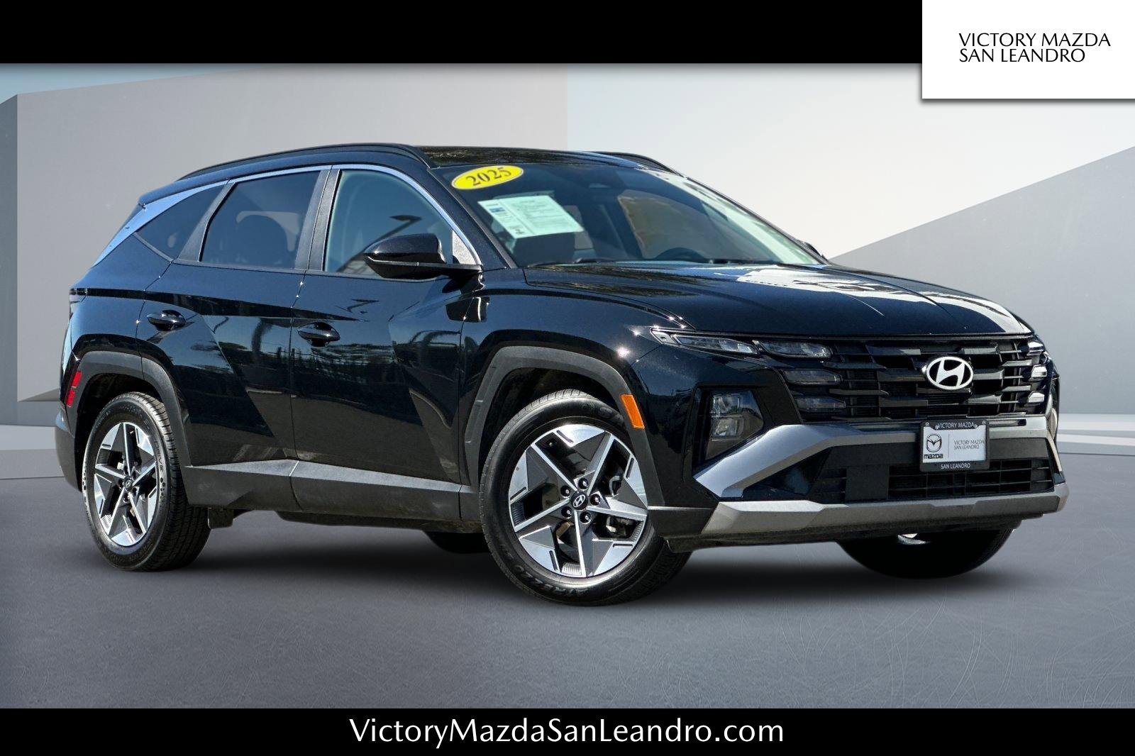 Used 2025 Black Hyundai SEL image 1