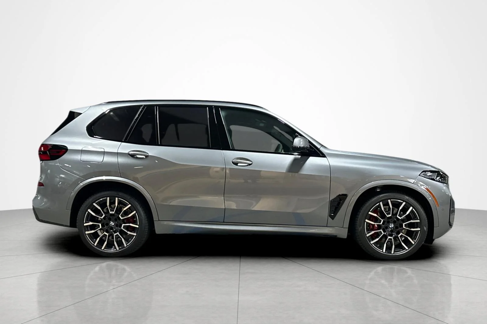 New 2026 Skyscraper Grey Metallic BMW xDrive50e image 6