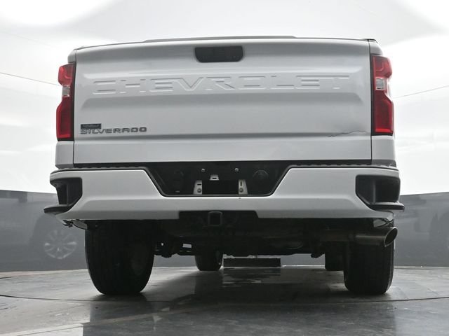 Used 2021 White Chevrolet Custom image 18