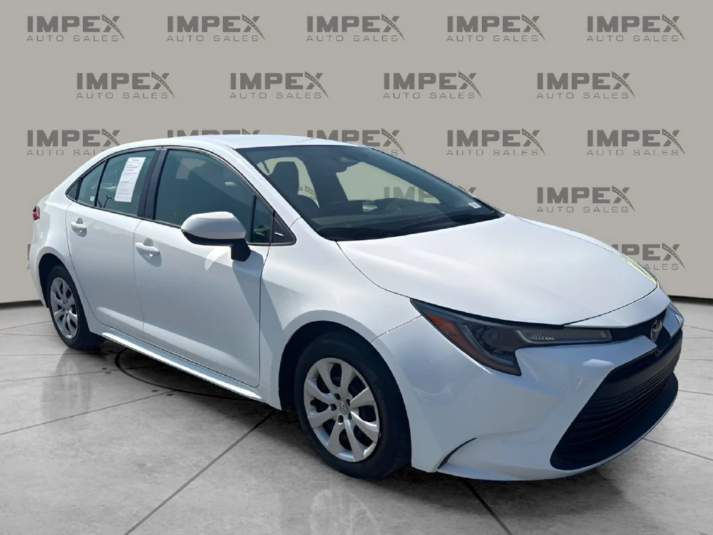 Used 2025 White Toyota LE image 7