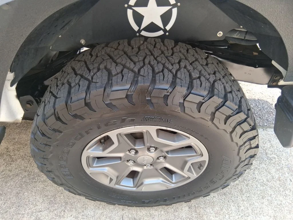 Used 2016 White Jeep Sport image 8