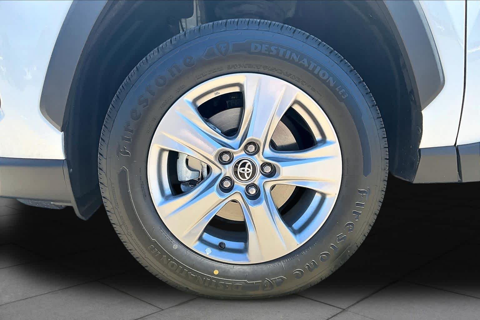 Used 2022 White Toyota Hybrid XLE image 10