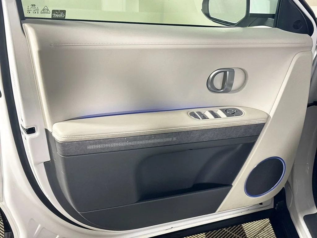 Used 2023 White Hyundai SEL image 10