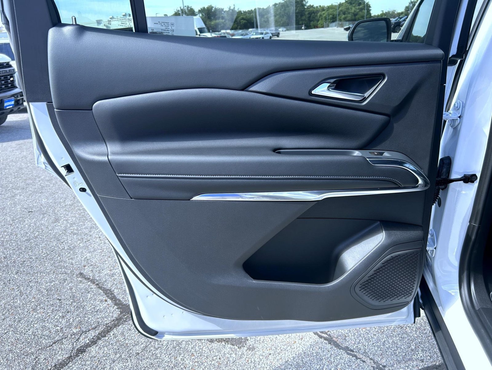 New 2027 Summit White Chevrolet LT image 17
