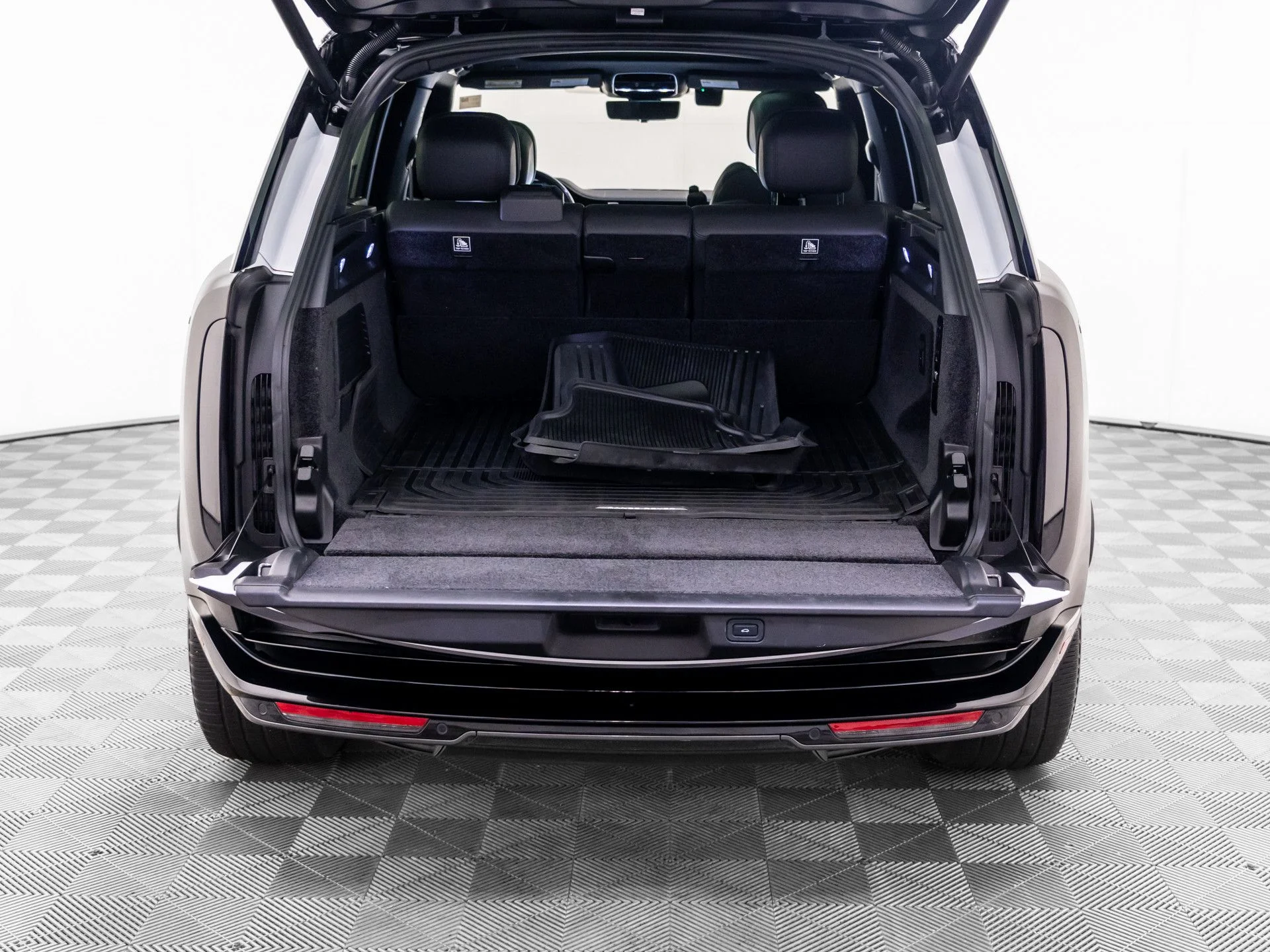 Used 2023  Land Rover Autobiography image 30