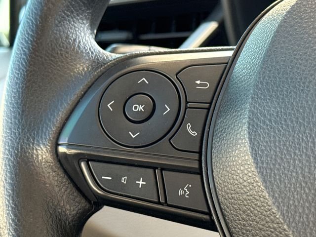 Used 2022 White Toyota LE image 27