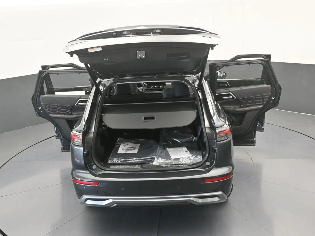 New 2026 Gray Mitsubishi SEL image 78