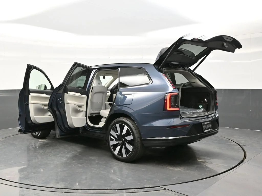 New 2025 Denim Blue Volvo Ultra image 32