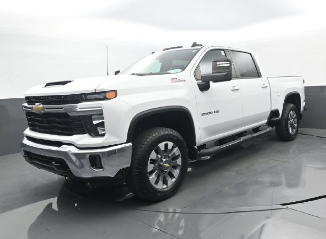 Used 2024 Summit White Chevrolet LT image 23